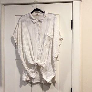 White 100% cotton short sleeve button shirt!